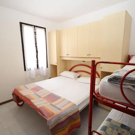 Apartment Welcoming Near The *